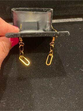 Source Unknown Gold Link Drop Earrings